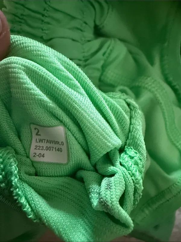 Lululemon Hotty Hot Shorts Low Rise 2.5” Lime Green Women’s Size 2 - Image 8