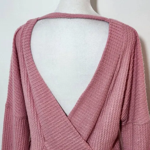 Pink Thermal Knit Top with Open Back Size Small Pink Waffle Knit Top - Image 5