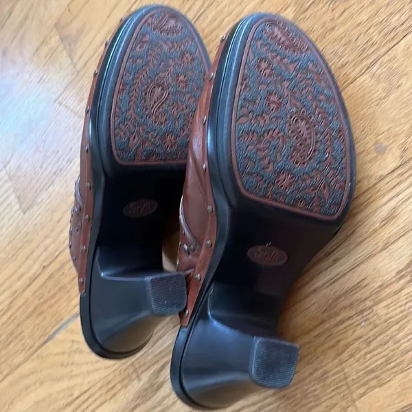 Sofft Camel Brown Studded and Leather Upper Heeled Clog- Size 7M - Image 9