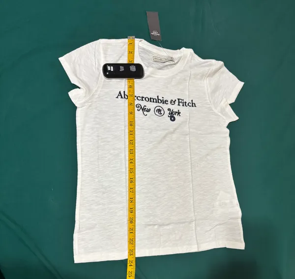 Abercrombie Women’s Cream Tee - Image 2