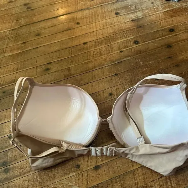 Victoria’s Secret nude satiny sexy push-up 38DD bra - Image 3
