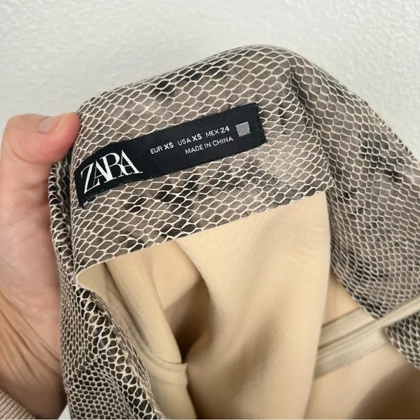 Zara Faux Leather Snake Skin Mini‎ Skirt Sz XS - Image 4