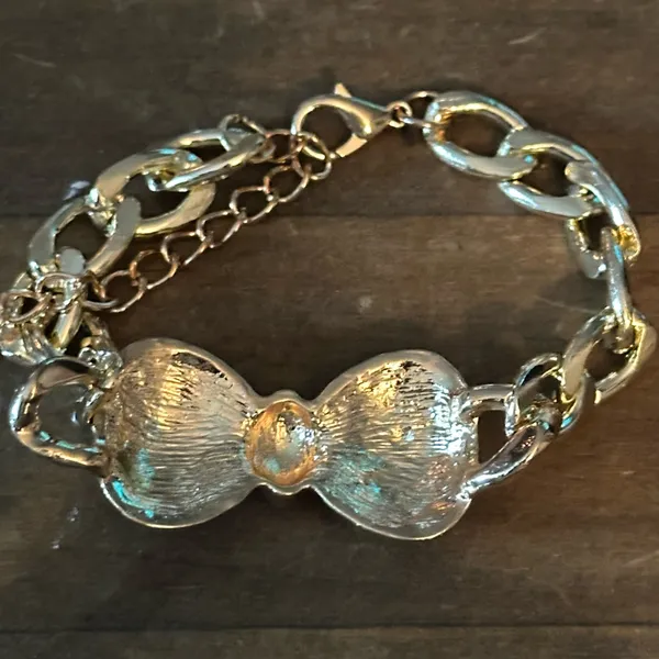 Gold tone pave bow tie bracelet, earrings and ring set - Image 5