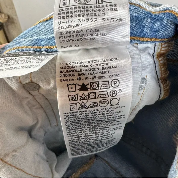 Levi’s 501 Cut Off Jean Shorts‎ Size 24 - Image 4