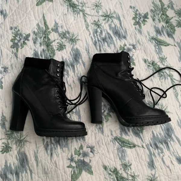 BCBGeneration Maude Heel Combat Boot Bootie Lace Up Moto 9.5 Platform Lug Sole - Image 2