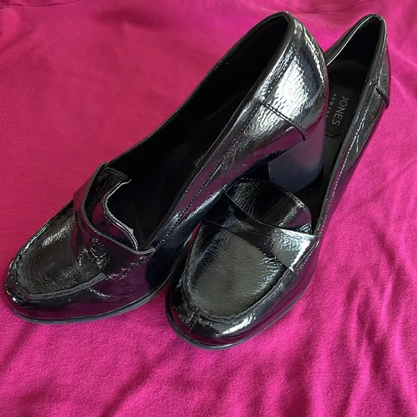 Jones New York Shiny Black Loafers with heels - Image 9