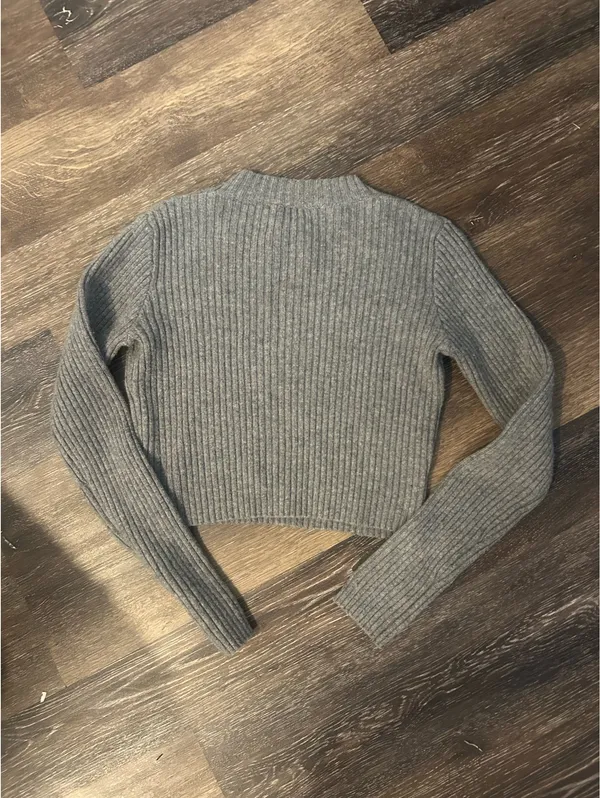 Brandy Melville Cropped Sweater - Image 3