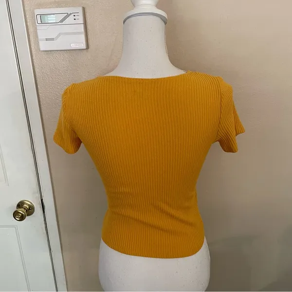 Hollister Short Sleeve Ribbed Top - Image 4