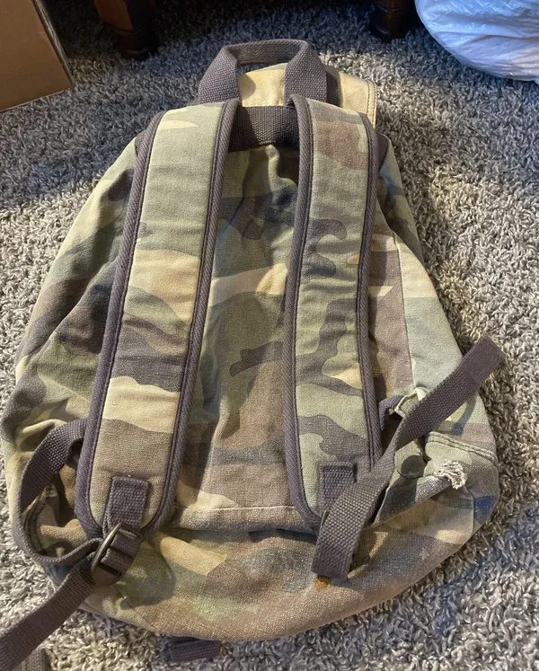 Guess Camo Backpack - Image 2
