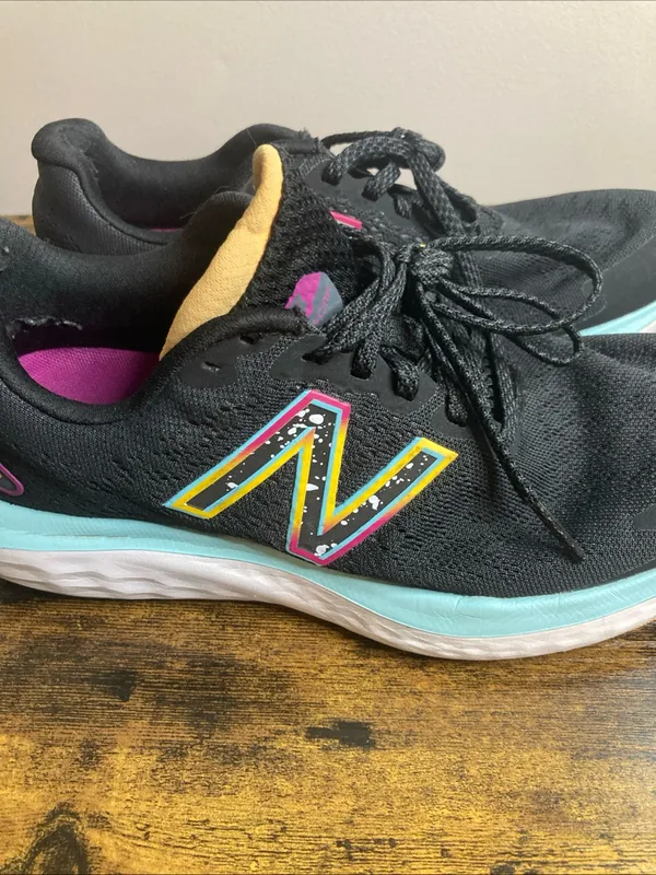 New Balance Sz 8 Womens Fresh Foam 680v7 - Black Pink Surf Light Blue Teal - Image 2