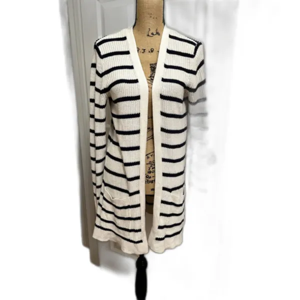 Old Navy Sweater Size PS - Image 2