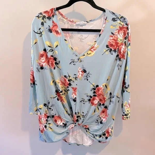 White Birch Medium Dusty‎ Blue Floral Print Long Sleeve Twist Front Top NWOT - Image 4
