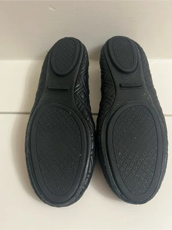 Tory Burch Black Quilted Leather Gold Logo Ballet Flats 8.5 - Image 4