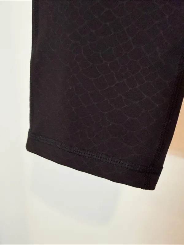 Old Navy Black Cropped Active Leggings - Image 4