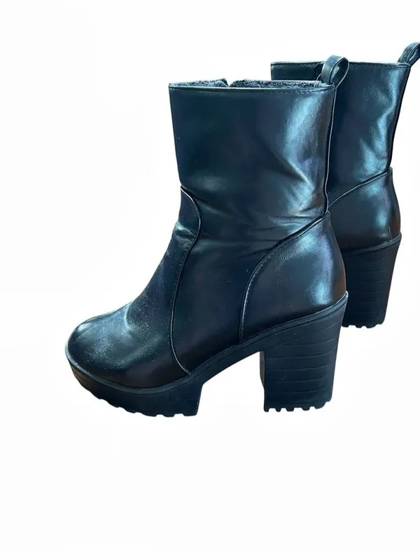 Black ankle boots, size 36/US size 6?, side zipper, fall, dressy, tall heel - Image 4