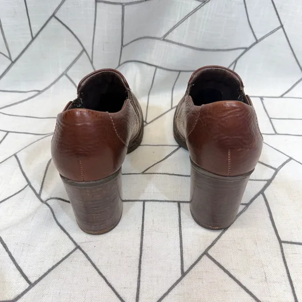 Born Leather Heeled Booties Size 10 Brown Pebbled Block Heel Slip On Ankle Boots - Image 3