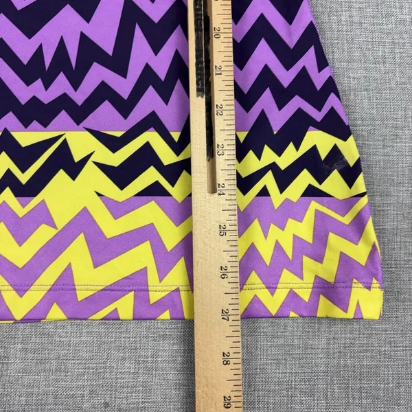 Nike Pro Dri-FIT Shirt Womens Medium Multicolor V-Neck Chevron Athletic Top - Image 5
