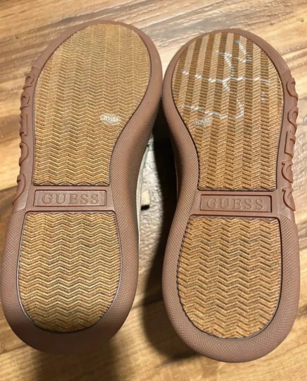 Women’s Shoes Guess 8.5 - Image 7