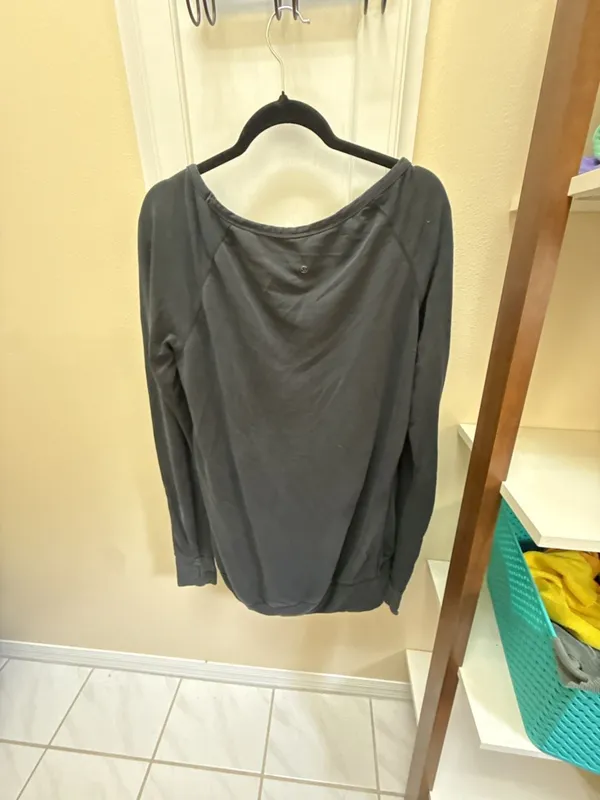 Lululemon Women's Long Sleeve Scoop Neck Pullover with Thumbholes - Image 5