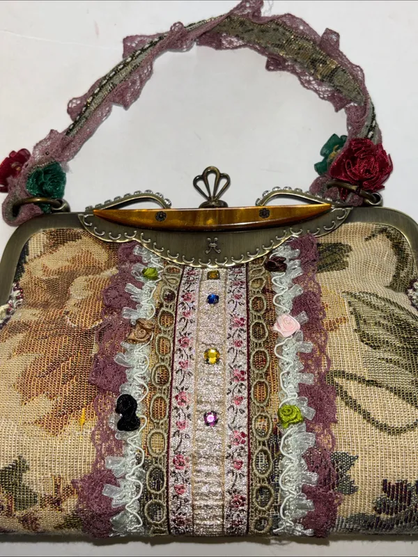 Vintage Victorian Style Floral Tapestry Purse Metal Clasp Frame Muxed Textures - Image 8