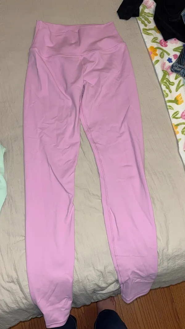 Alo yoga high waisted airlift candy heart pink full length leggings - Image 2
