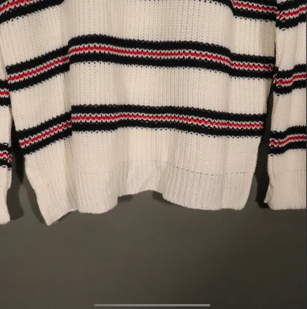 Cotton Emporium NWT  Striped Sweater Size Medium - Image 6
