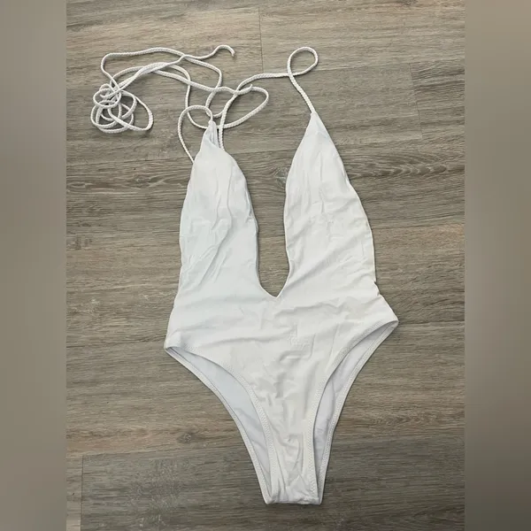 One Piece Padded White Swimsuit With Belt S - Image 3