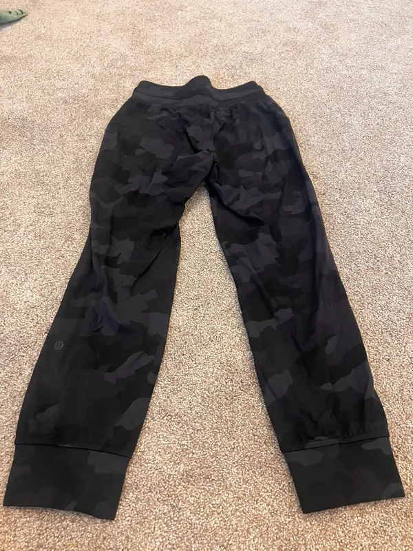 Lululemon High-Rise Joggers - Image 3