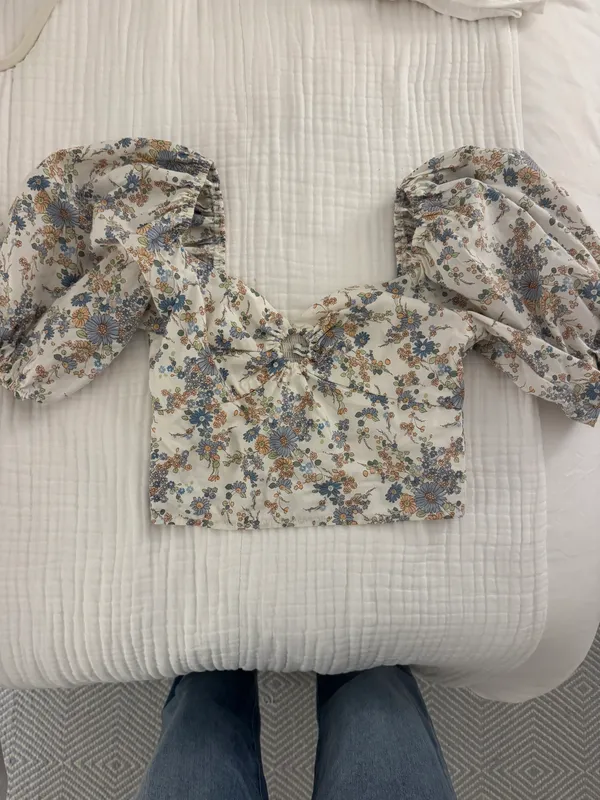 Abercrombie Cropped Floral Blouse - Image 2