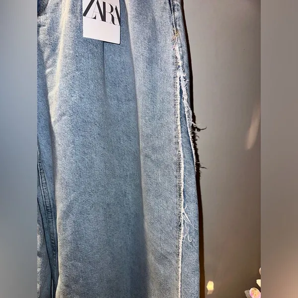 NWT ZARA high waist wide legs distressed seams 💙 - Image 3
