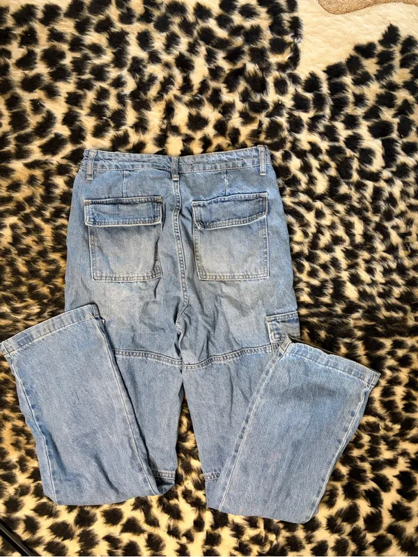 Straight-Leg Light Blue Cargo Jeans for Women - Image 3