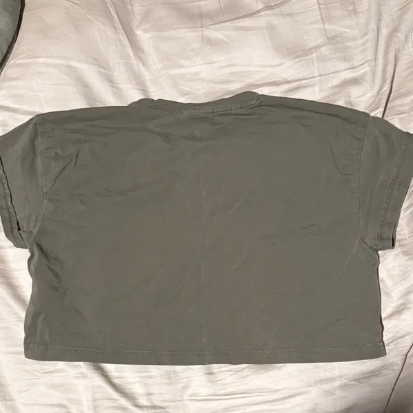 Gymshark Khaki Green Logo Crop Top - Image 3