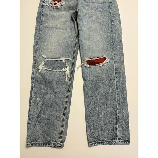 American Eagle Outfitters Distressed Light Wash Jeans Plaid Patch Detail Size 4 - Image 2