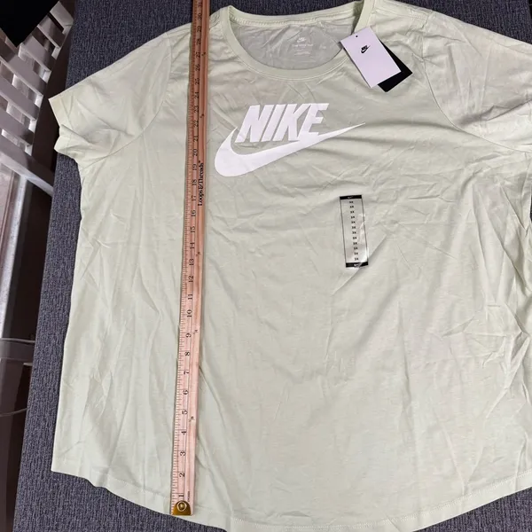 Nike Women’s Short Sleeve T-Shirt - Image 10