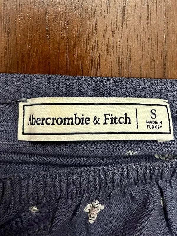Abercrombie and Fitch Off The Shoulder Top Size Small - Image 5