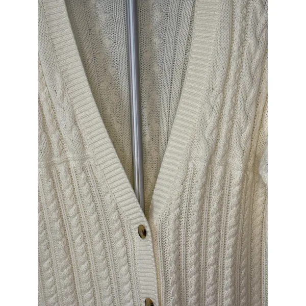 Carriage Court Women's Cream Color V neck button down‎ cable knit Size M - Image 2