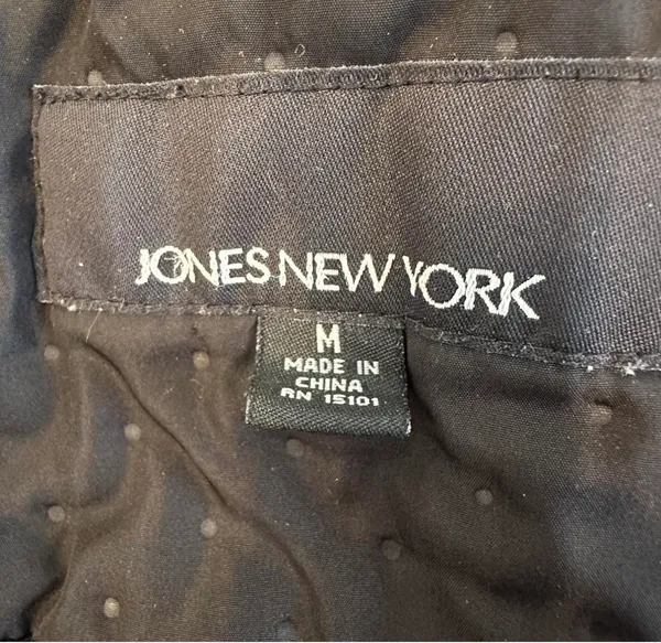 Black quilted jacket size medium full zipper - Image 7
