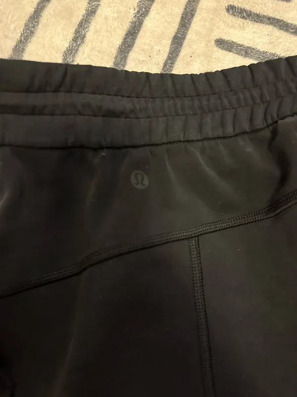 Lululemon Shorts Softstreme High-Rise 4" - Image 3