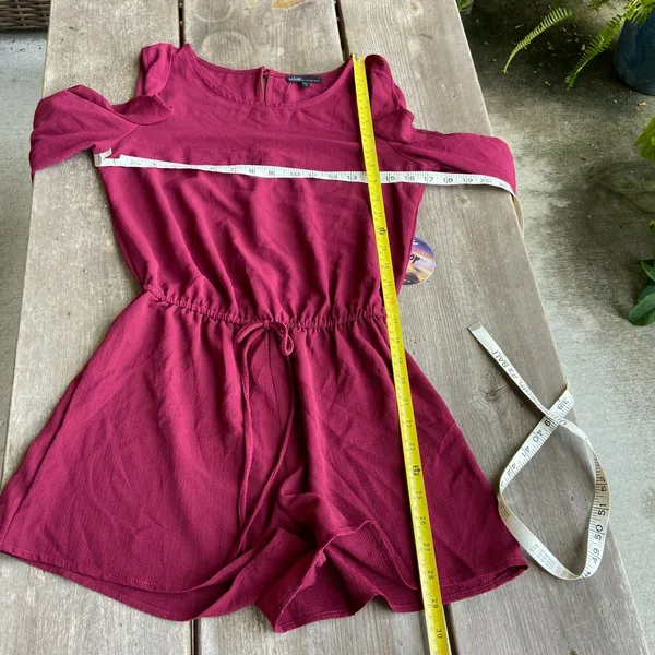 BeBop Womens Romper Size Small Burgundy‎ Wine Shorts Ruffle Keyhole NEW - Image 7