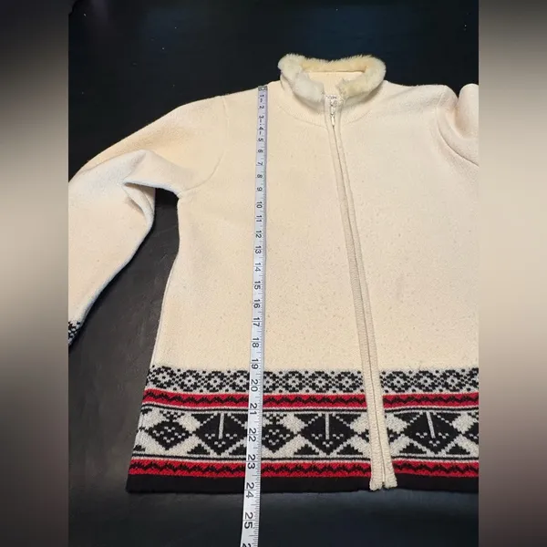 Vintage Pendleton Cream Sweater w/ Black &Red Accents Size S. 100% Virgin Wool - Image 11