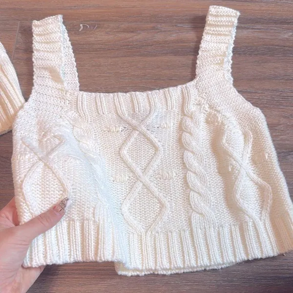 Brand new Kendall & Kylie Women's Cream Cable Knit Sweater Set - Image 2