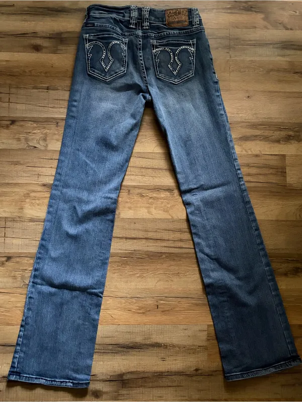 Cowgirl Tuff Co. Cowgirl Up mid rise bootcut flare embellished med wash denim jeans Sz 2 western - Image 5