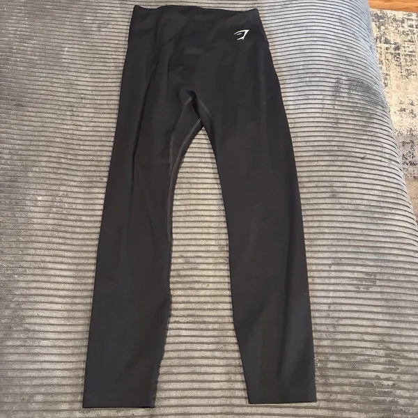 Gymshark Black High-Rise Leggings no front seam 7/8 length Size Small EUC - Image 2