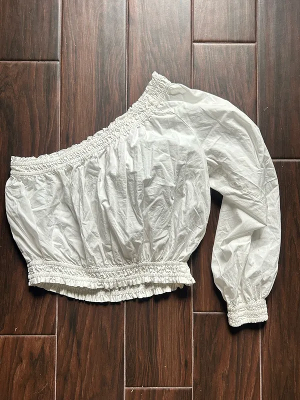 Free People One-Shoulder White Smocked Waist Top size Small - Image 3