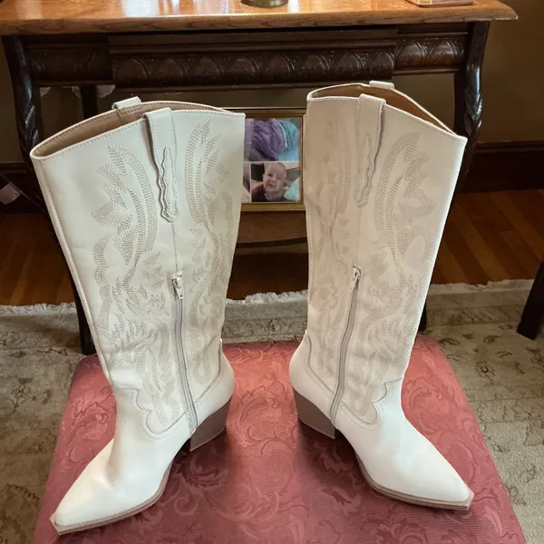 Crown Vintage Sila Embroidered Western Boots in White Sz 7 EUC - Image 5
