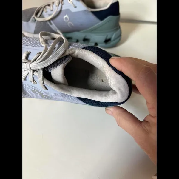 On Cloud Running Shoes - Gray/Blue size 9 - Image 4