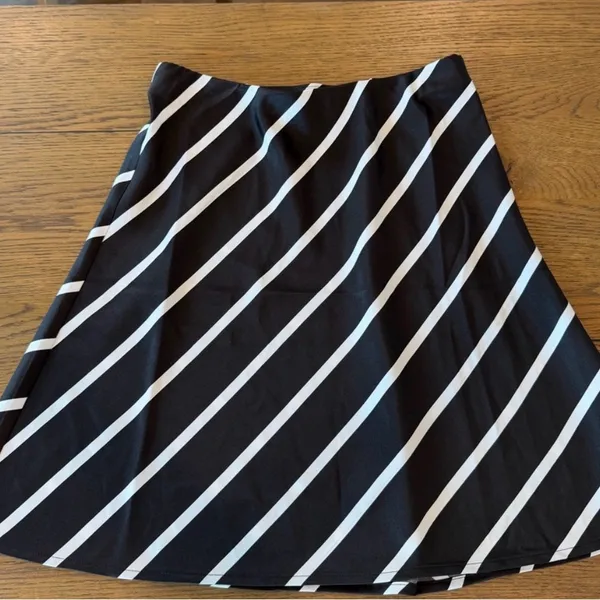 LOFT Black and White Diagonal Striped A-Line Skirt - Image 4