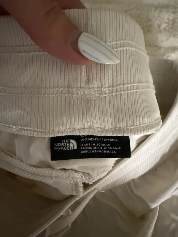 North face shorts - Image 3