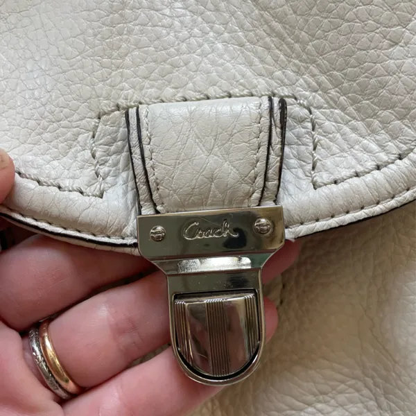 Vtg Coach Poppy Avery hobo/crossbody bag white pebbled leather - Image 11