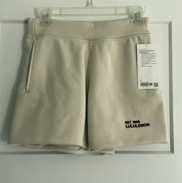 Lululemon Women’s Small Heavyweight Fleece 5” Sweatshorts - Image 4